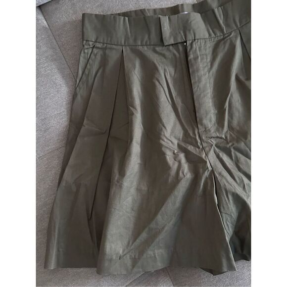 LaLaVon olive green high waist wide leg pleated shorts‎ sz medium - Picture 2 of 7